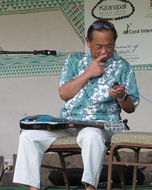 Kris looking for his music at the 2018 Maui Steel Guitar Festival